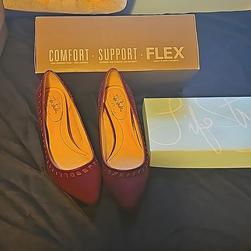 LIFE STRIDE wine-colored, velour-feel pumps in size 6.5. Flex Soft System.